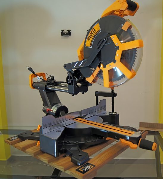 Sierra Ingletadora 12 Industrial Ingco Bm2s24001 5000rpm - Imagen 2